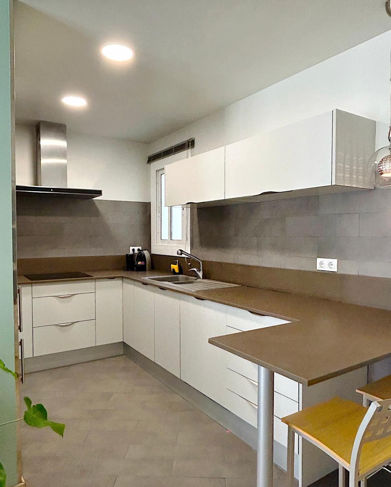 Abbott Apartment - 1 Min From The Beach - 100M2 - Sleeps 8 Сіджас Екстер'єр фото